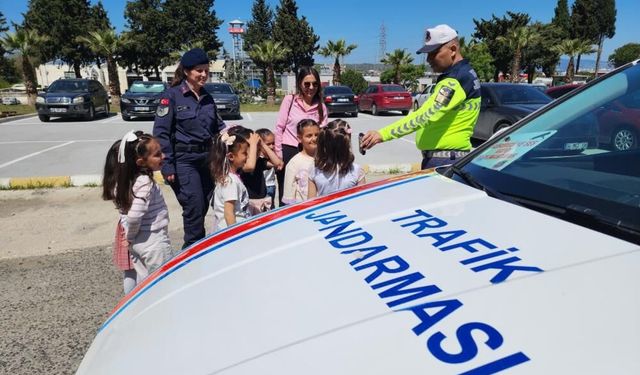 Aliağa'da jandarma kapılarını miniklere açtı!