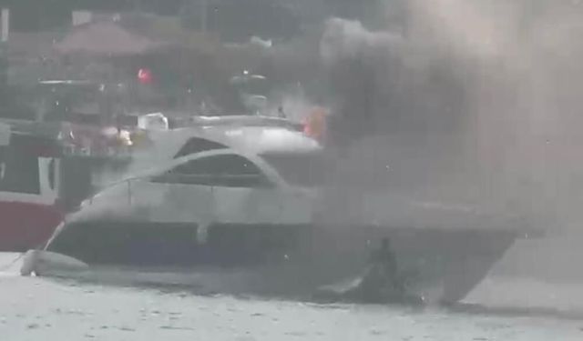 İzmir Çeşme’de motoryat yangını: Sahilde korku dolu anlar