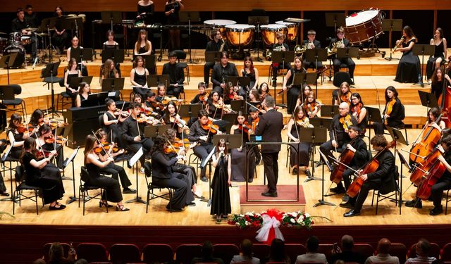 Narlıdere Çocuk Senfoni Orkestrası’ndan dev konser: Alkışlar dinmedi!