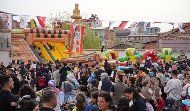 Pamuk şeker tadında bayram: Kemalpaşa Çocuk Şenliği’nde buluşuyor!
