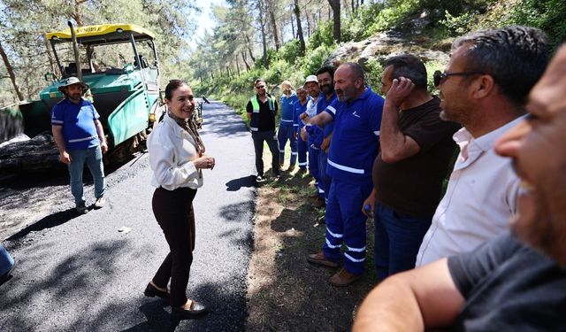 Efes Selçuk'ta asfalt mesaisi! Başkan sahaya indi