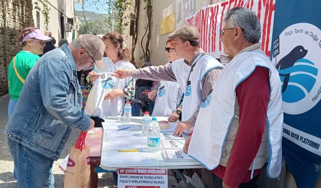 Foça’da “dip çamuru” tepkisi: Vatandaşlar imza kampanyası başlattı