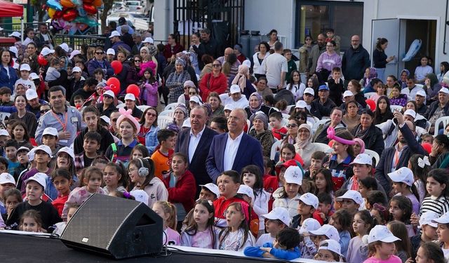 Gaziemir’de şenlik ateşi 23 Nisan için yandı!