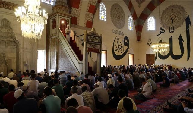 Diyanet'ten çağrı: Barışa hasret kaldığımız bu günlerde bize düşen Cuma ve ümmet bilincini diri tutmaktır