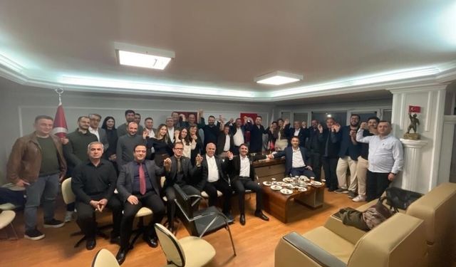 İZMİRMARAŞDER’de genel kurul tamamlandı: Safa Narlı güven tazeledi!