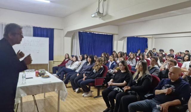 İzmir Aliağa'da lise öğrencilerine Milli Eğitim Bakanlığı projesi kapsamında önemli söyleşi!