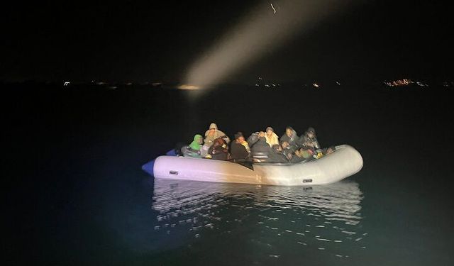 İzmir Dikili açıklarında göçmen operasyonu: 25 kişi yakalandı