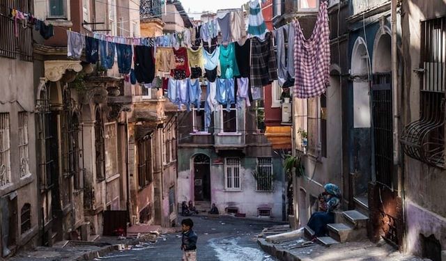 İzmir'in en tehlikeli 10 semti hangileri ve neden riskli sayılıyor?