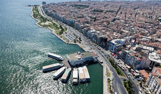 İzmir'in hangi ilçelerinde deniz var?