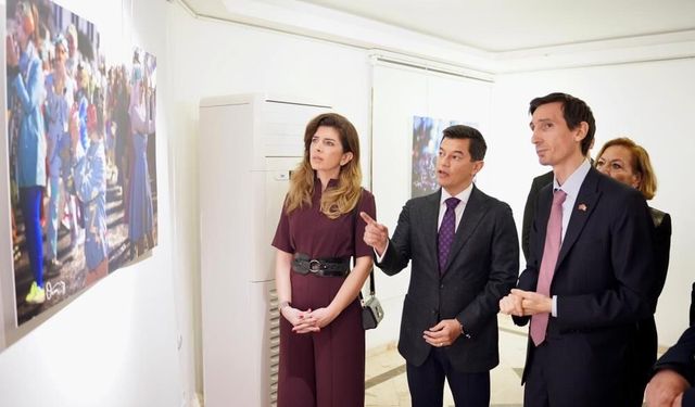 Marmaris’te sanat ve farkındalık buluştu: “Kırmızı Bank” ve İtalyan karnavalları bir arada