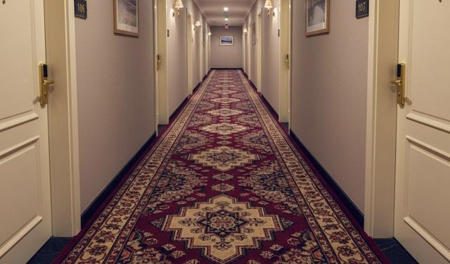 Otellerde kullanılan çirkin halıların sebebi şaşırttı: Her otel bu yüzden kullanıyormuş