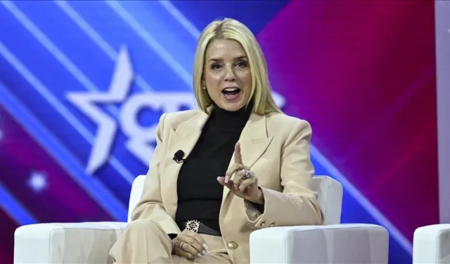 Trump'tan dikkat çeken hamle: Adalet Bakanı Pam Bondi'yi görevden aldı!