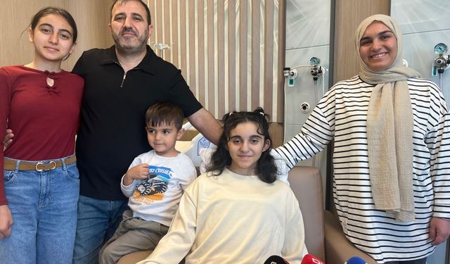 Saatlerle yarıştılar! İzmirli lise öğrencisi son anda yetişerek nakil ameliyatı oldu