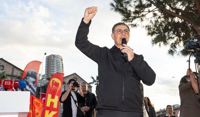 Tugay'dan mitingde sert mesajlar!   Vakıflar Genel Müdürü'ne yüklendi: "Nasıl da açık ettin kendini!