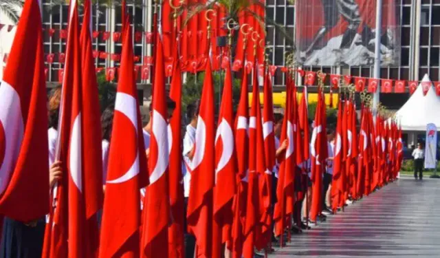 Efes Selçuk’ta gençlik sahne alıyor, bayram coşkusu sokaklara taşıyor!