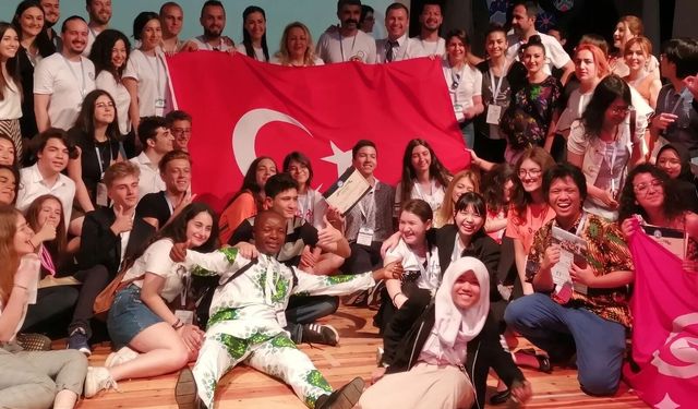 4 kıtadan 11 ülke Çeşme’de buluşuyor: Genç beyinler dünyayı kurtarmak için kolları sıvadı