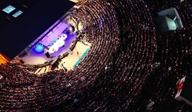 DEÜFest’26 coşkusu başladı: Dokuz Eylül Üniversitesi’nde Kıraç rüzgarı