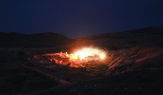 EFES-2026 Tatbikatı’nda nefes kesen gece operasyonu! İzmir’de gövde gösterisi