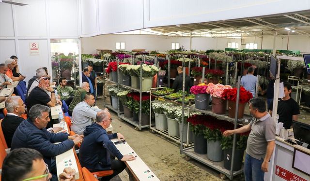 Çiçeğin başkenti İzmir’den annelerin kalbine sevgi köprüsü