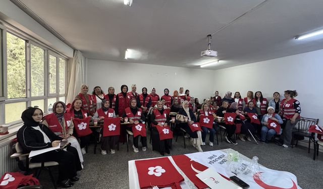 Anneler Günü’nde Kemalpaşa'da Kızılay ve Halk Eğitim’den ortak adım