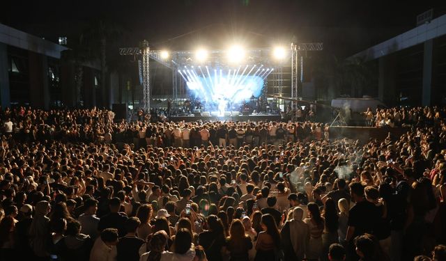 Bakırçay Üniversitesi'nde Bahar Şenliği'ne Menemen Belediyesi katkısı