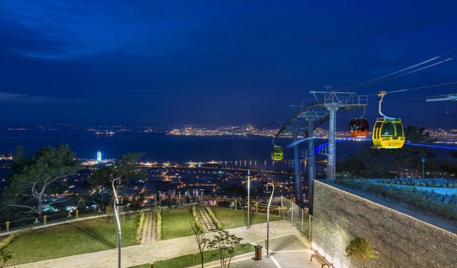İzmir’de gün batımı tutkunlarına müjde! Balçova Teleferik Tesisleri’ne yaz dokunuşu!