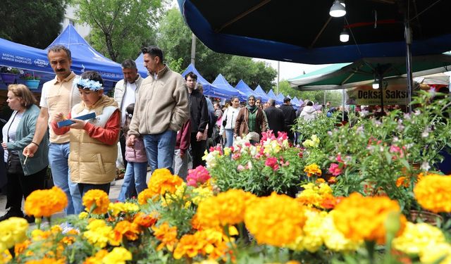 27. Uluslararası Bayındır Çiçek Festivali'nde Melek Mosso rüzgarı!