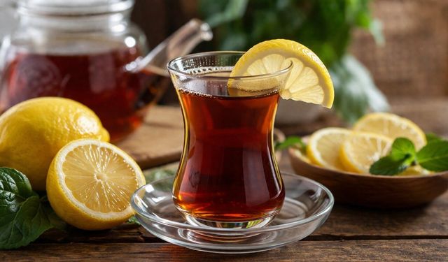 Çayın içine limon ekleyenler bunu duyunca şaşıracak: Uzman isim tek tek anlattı