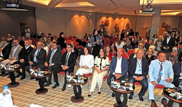 Çeşme turizminin geleceği masaya yatırıldı! “Ortak akıl” zirvesi düzenlendi