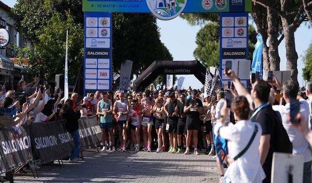 Salomon Çeşme Yarı Maratonu’nda büyük heyecan: 43 ülkeden binlerce sporcu Çeşme’de buluştu