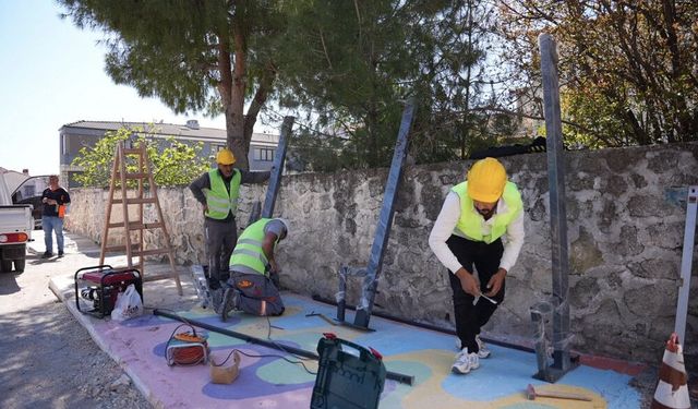 Çeşme Belediyesi'nden trafik ve yaya güvenliği için yoğun mesai
