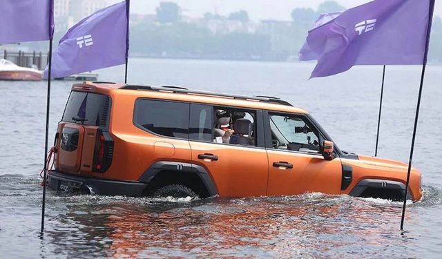 Chery'den çığır açan SUV: Jetour G700 suda da gidiyor