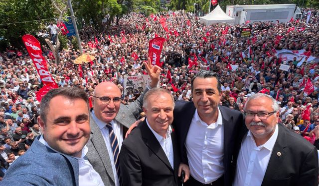 CHP’li Güç Ankara İl Binası önünde saf tuttu: ""Özgür Özel’le yol yürümek bir onurdur"