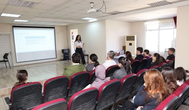 Çiğli Belediyesi'nden öğrencilere motivasyon semineri