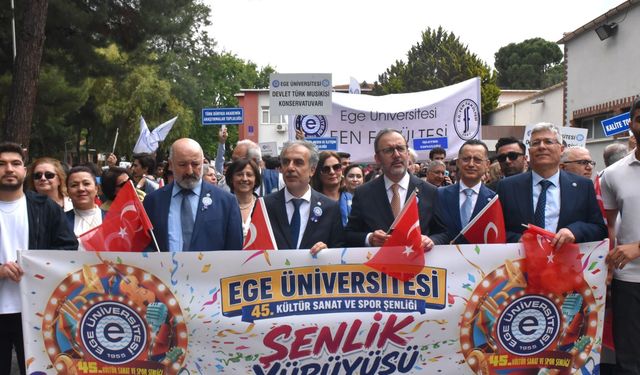 İzmir'in çınarı Ege Üniversitesi 71'inci yaşını coşkuyla kutladı