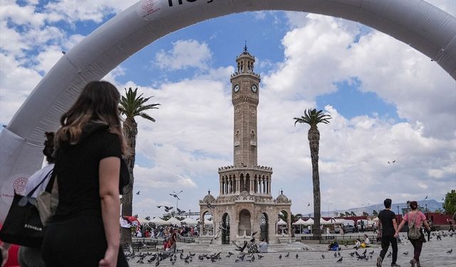 Eğitimden istihdama gençlik köprüsü: İzmir’de dikkat çeken şenlik