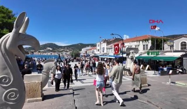 Foça Bayramda tatilci akınına uğradı!