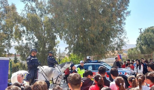 Foça'da okul çevreleri denetlendi!
