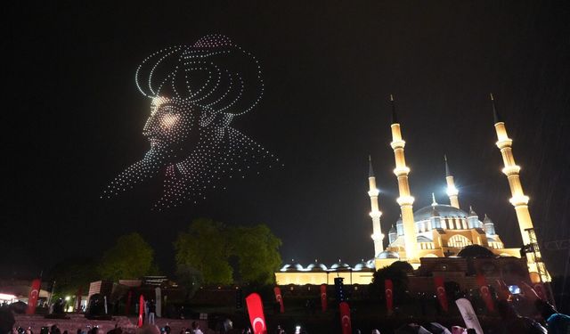 Tarih göklerde canlandı! Bin dronla fetih şöleni
