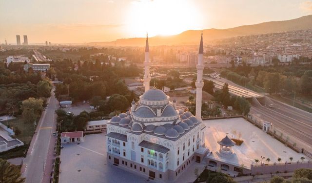 İzmir'in en büyük camisi nerede?