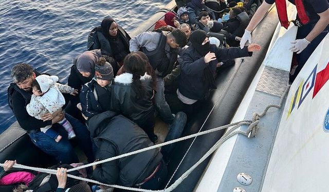 İzmir Çeşme açıklarında 39 düzensiz göçmen yakalandı!