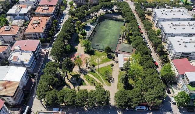 İzmir Gaziemir'de Şehit Ferit Yaşarlar Parkı için yenileme çalışmaları başladı