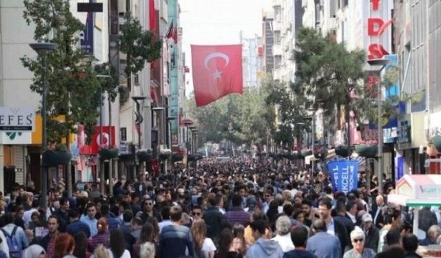 İzmir'in en işlek caddeleri hangileri? Şehrin nabzının attığı alışveriş ve sosyal yaşam rotaları