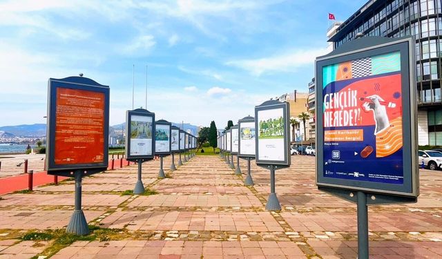 İzmir'de gençlerin sorunları karikatürlere yansıdı!
