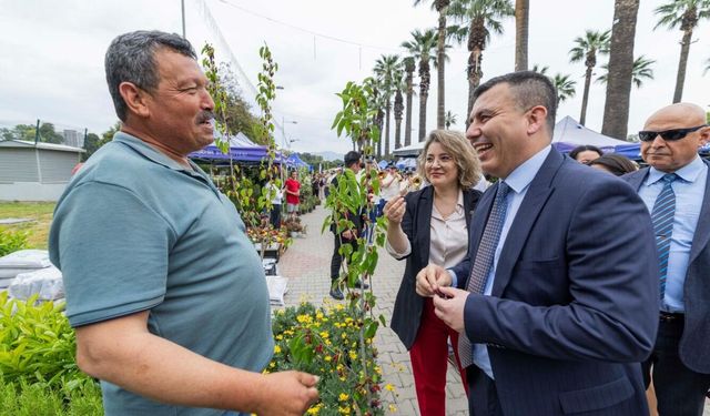 İzmir Kültürpark'ta renkli görüntüler! 10 Mayıs'a kadar devam edecek