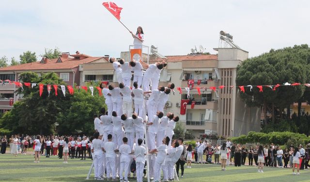 İzmir Selçuk'ta 19 Mayıs coşkusu... O gösteri nefes kesti