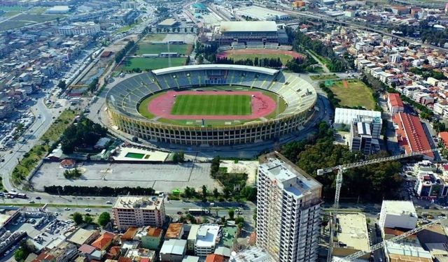 İzmir'in en büyük statları hangileri?
