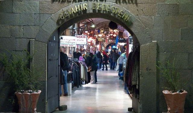 İzmir'in tarihi ve turistik yerleri keşfedilmeyi bekliyor