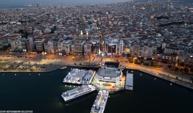 İzmir'in simgeleri Karşıyaka sokaklarına taşındı!