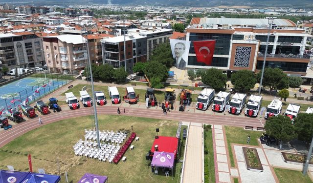 Kemalpaşa'ya milyonluk yatırım: Belediye filolsuna 20 araç kazandırıldı